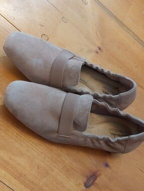 Clarks Suede Shoes Size 7 Beige Tan